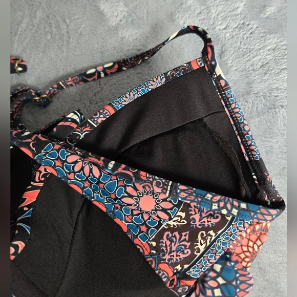 Patterned Removable Padding Bikini TOP - Picture 5 of 6